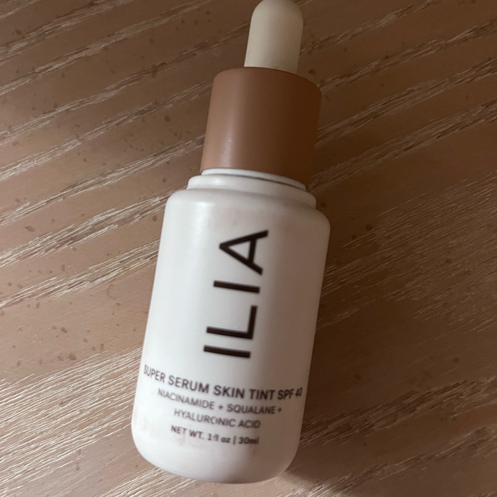 Ilia super  skin tint ST9 Paloma